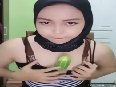Jilbab Cantik Live Sodok Timun Gede, Memek Basah Squirt