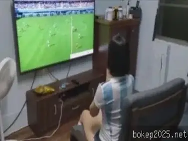 Lagi Nonton Film Malah Di Entot Brutal