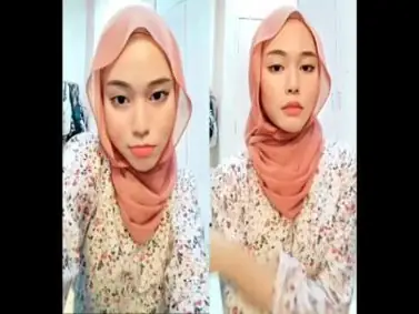 Masturbasi Buat Suami Jauh Sambil Video Call Ngewe Sendiri